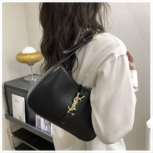Женская сумка Saint Laurent 10082 багет черная - Фото 2 Женская сумка Saint Laurent 10082 багет черная - изображение 2