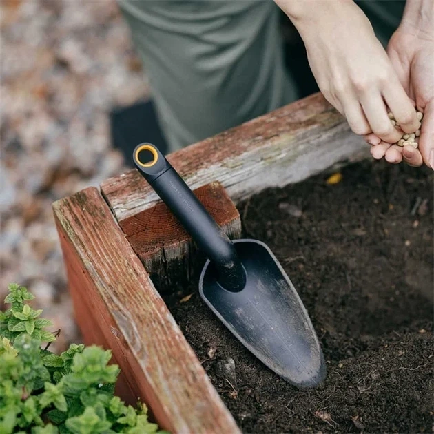 Лопатка Fiskars Solid (1071899) - Фото 5 Лопатка Fiskars Solid (1071899) - изображение 5