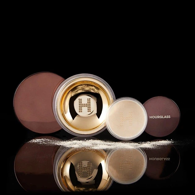 Рассыпчатая фиксирующая мини пудра Hourglass Veil Translucent Setting Powder, Travel Size, 0,9 g - Фото 2 Рассыпчатая фиксирующая мини пудра Hourglass Veil Translucent Setting Powder, Travel Size, 0,9 g - изображение 2