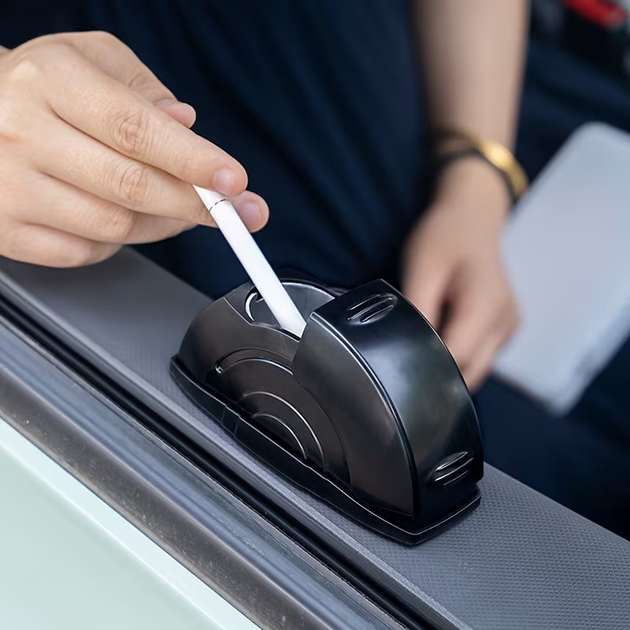 Автомобильная ветрозащитная пепельница Premium на двустороннем скотче (черная) — D-образная пепельница-трансформер со скользящей крышкой, блокирует запах - изображение 6