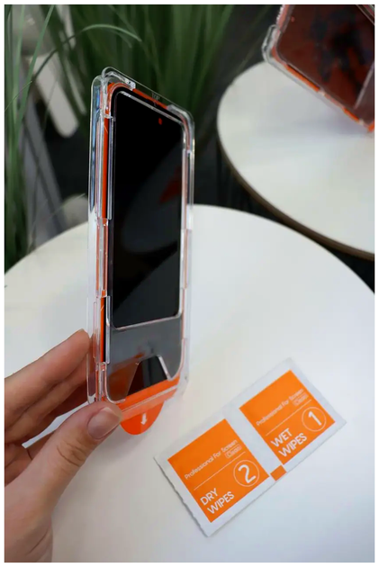 Защитное стекло ZERODUST Privacy 5D противоударное для iPhone 17 Pro с аппликатором Black SR-547 - изображение 4