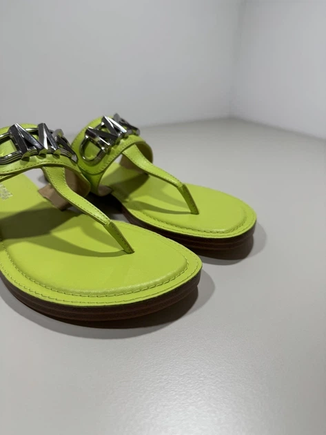Жіночі босоніжки Michael Kors Hampton шкіряні в'єтнамки салатові Розмір 36 - 23 см - Фото 3 Жіночі босоніжки Michael Kors Hampton шкіряні в'єтнамки салатові Розмір 36 - 23 см - зображення 3