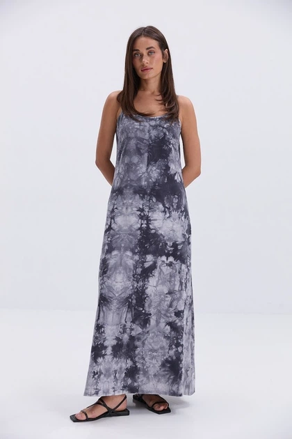 Длинное летнее платье на тонких бретелях графитовое с эффектом tie-dye Arjen 22077, размер S - изображение 7