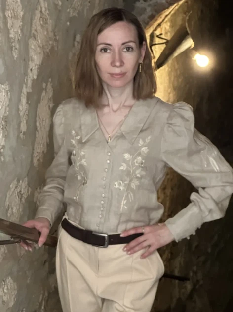 Брюки Чинос з защипами спереду XS YOU&DEE - Фото 3 Брюки Чинос з защипами спереду XS YOU&DEE - зображення 3