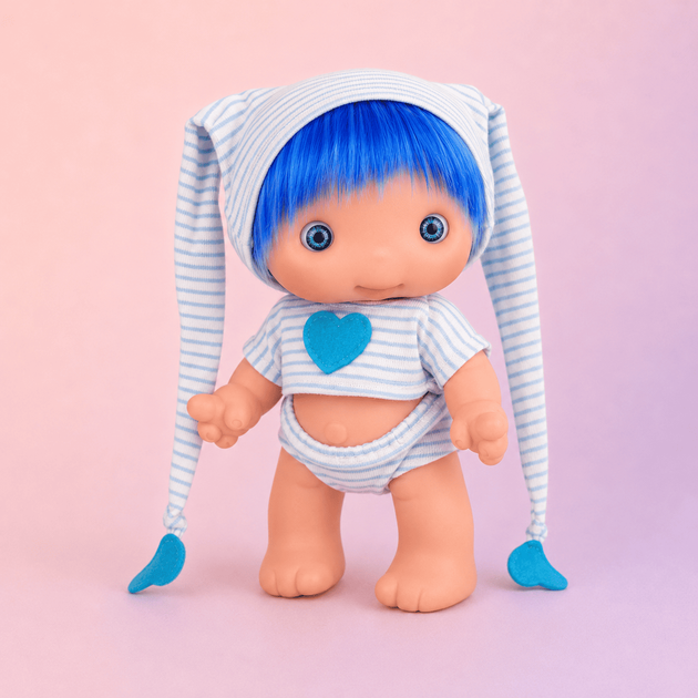 Испанская Виниловая Кукла Мальчик Marina & Pau (Марина Пау) Piu Ecolors Hilo 25 см Коллекционная Кукла-Пупс с Голубыми Цветными Волосами и Авторским Лицом - изображение 4