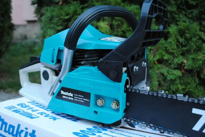 Цепная пила Makita бензиновая 50 см³ для спиливания деревьев бензопила профессиональная 4,8 л.с. садовая 45 см шина 0,325 цепь 11000 об мин ручной инструмент обрезки веток заготовки дров - изображение 9