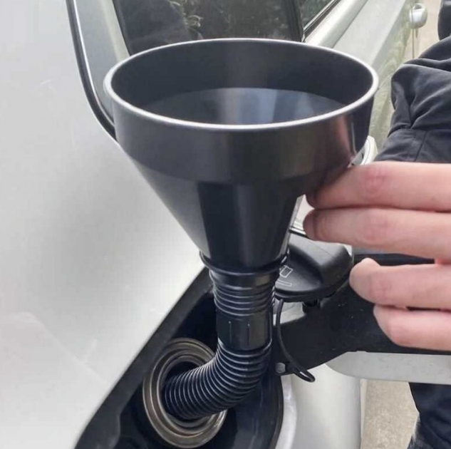 Воронка автомобильная для удобной заправки топлива с фильтром UKC - изображение 2
