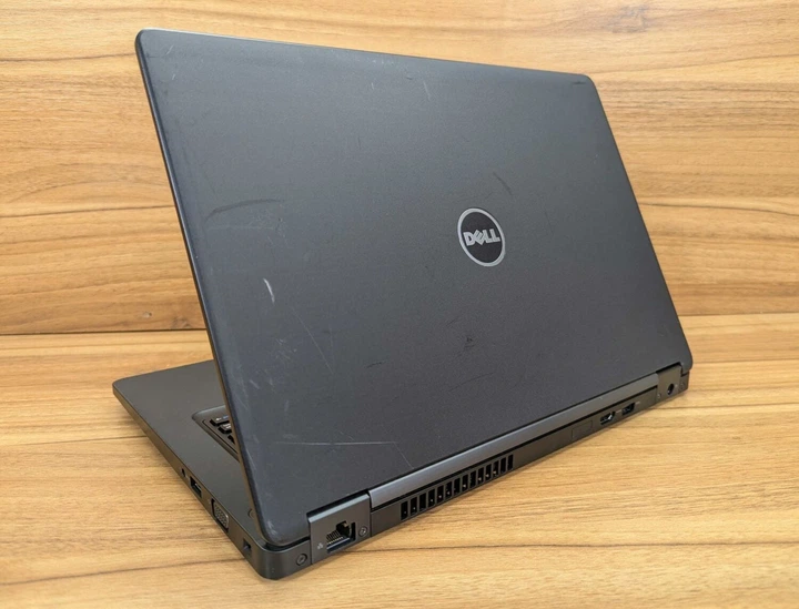Ультрабук Dell Latitude 5480 / 14" (1920x1080) IPS / Intel Core i5-6300U (2 (4) ядра по 2.4 - 3.0 GHz) / 8 GB DDR4 / 256 GB SSD / Intel HD Graphics 520 / USB Type-C / WebCam / Windows 10 б/у - Фото 6 Ультрабук Dell Latitude 5480 / 14" (1920x1080) IPS / Intel Core i5-6300U (2 (4) ядра по 2.4 - 3.0 GHz) / 8 GB DDR4 / 256 GB SSD / Intel HD Graphics 520 / USB Type-C / WebCam / Windows 10 б/у - изображение 6