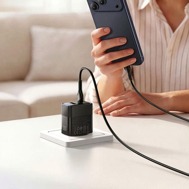 Мережевий зарядний пристрій Hoco CS112A 30W швидке заряджання QC PD 2 USB Type-C чорний - зображення 4