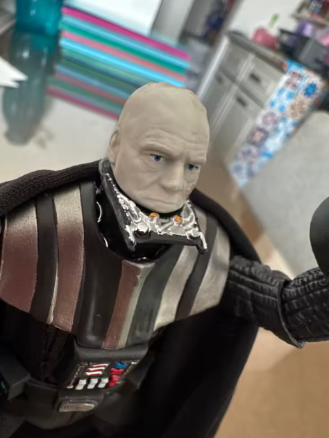 Фигурка игрушка Darth Vader Star Wars Black Series — коллекционная подвижная action figure Дарт Вейдер со световым мечом 15 см - Фото 10 Фигурка игрушка Darth Vader Star Wars Black Series — коллекционная подвижная action figure Дарт Вейдер со световым мечом 15 см - изображение 10