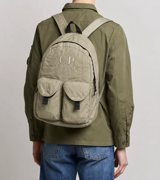 Рюкзак C.P. Company Taylon P Nylon Backpack с вышитым логотипом бежевого цвета. - изображение 4