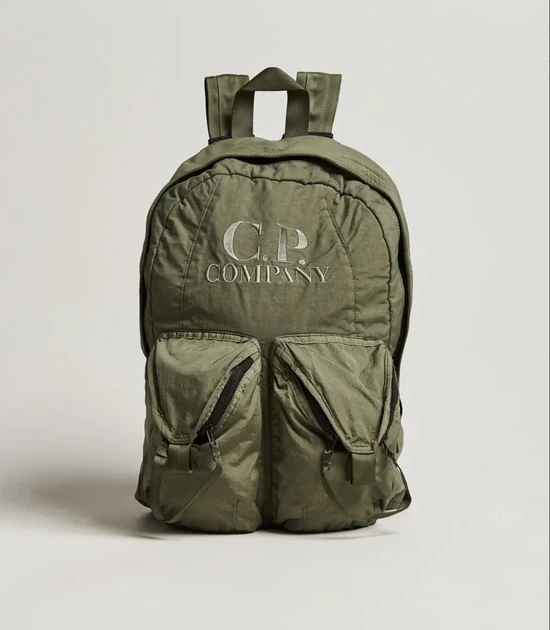 Рюкзак C.P. Company Taylon P Nylon Backpack с вышитым логотипом цвета хаки. - изображение 2