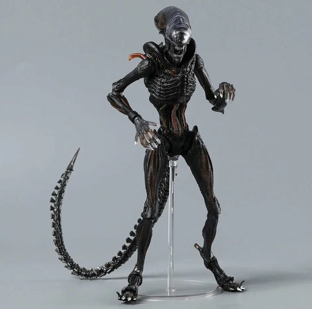 Фигурка Alien Romulus Scorched Xenomorph 25 см — Коллекционная игрушка-монстр Чужой Ромул в подарочной упаковке - изображение 8