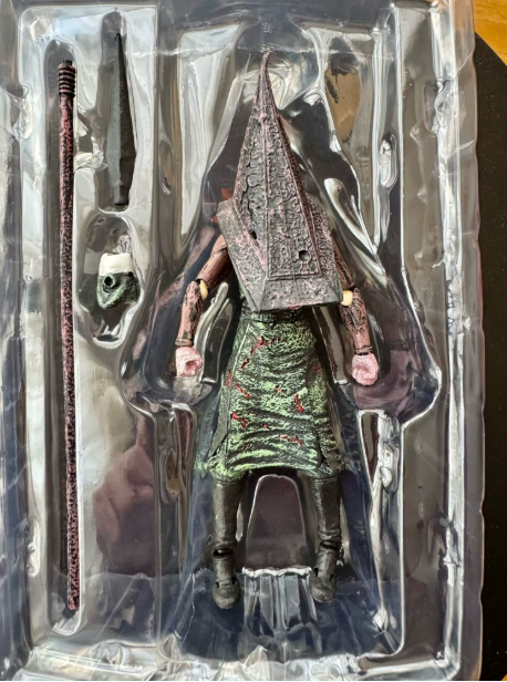 Коллекционная экшн-фигурка Пирамидоголовый из Сайлент Хилл (Red Pyramid Thing Silent Hill 2), 15см - Фото 6 Коллекционная экшн-фигурка Пирамидоголовый из Сайлент Хилл (Red Pyramid Thing Silent Hill 2), 15см - изображение 6
