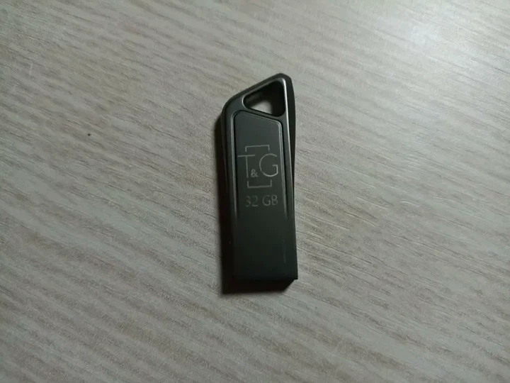 USB-флешка 32 Гб метал чорний USB 2.0 для зберігання даних модель Metal 114 - зображення 6