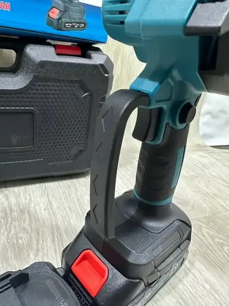 Мини пила аккумуляторная Krafftec 48 В 6 А·ч цепная 1200 Вт шина 8 дюймов сучкорез бесщеточный автоматическая смазка садовая электропила 6000 об мин шаг 1 4 для обрезки деревьев веток кустов распиливания древесины с 2 АКБ кейсом - изображение 10