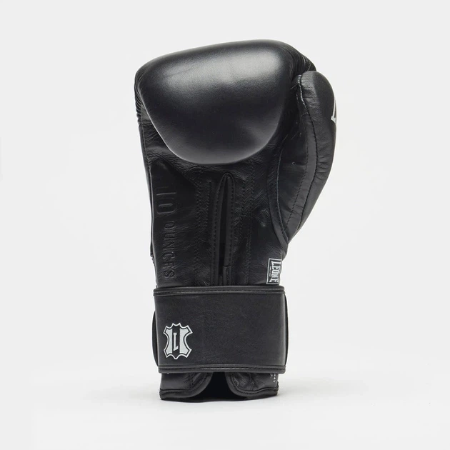 Боксерські рукавиці Leone GN111 THE GREATEST Black 10 унцій (бинти 4 м. в комплекті) - Фото 3 Боксерські рукавиці Leone GN111 THE GREATEST Black 10 унцій (бинти 4 м. в комплекті) - зображення 3