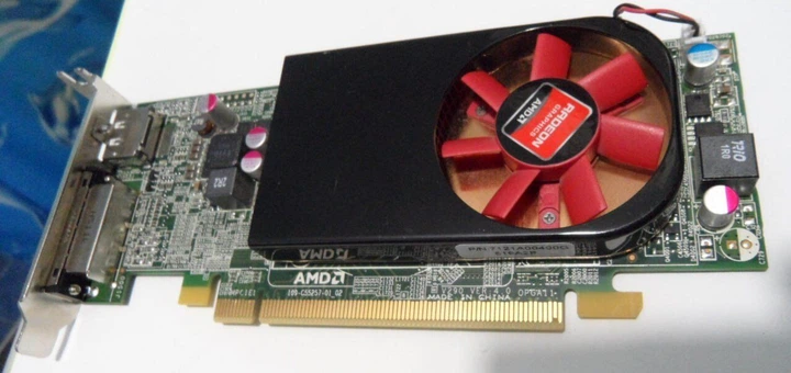 Дискретная видеокарта AMD Radeon R7 250, 2 GB DDR3, 128-bit / 1x DVI, 1x DisplayPort / Для корпусов форм-фактора SFF + Переходник DVI-VGA б/у - изображение 5
