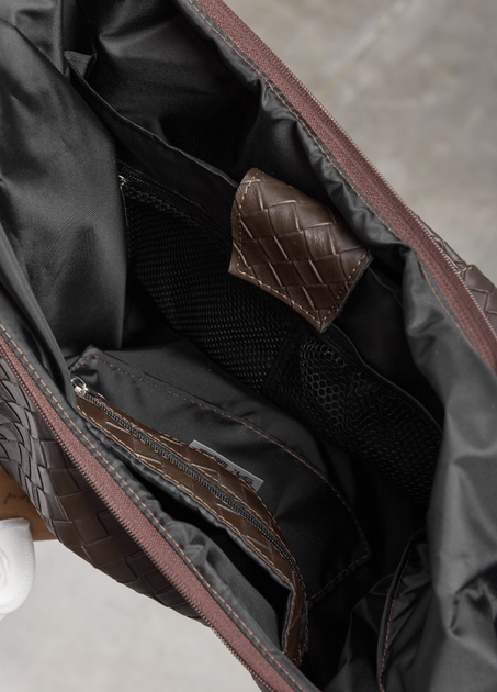 Велика жіноча плетена сумка-хобо Sambag HOBO WEAVE для ноутбука 15" з екошкіри Шоколадна - Фото 10 Велика жіноча плетена сумка-хобо Sambag HOBO WEAVE для ноутбука 15" з екошкіри Шоколадна - зображення 10