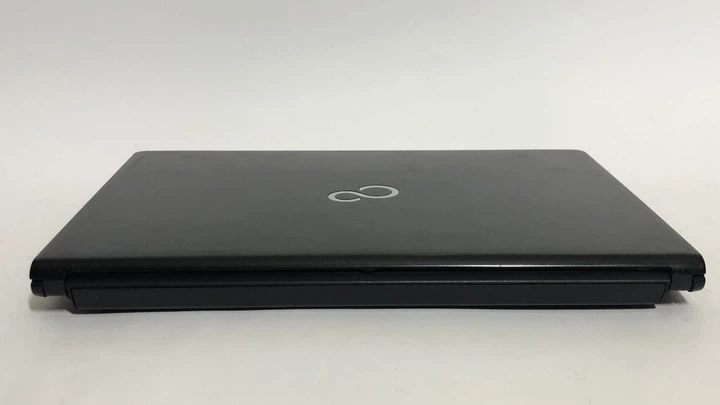 Ультрабук Б-клас Fujitsu LifeBook / 13.3" IPS Touch / Core i5-6300U (2(4) ядра по 2.4-3 GHz) / 8GB DDR4 / 256GB SSD / HD Graphics 520 / WebCam / HDMI б/в - зображення 6