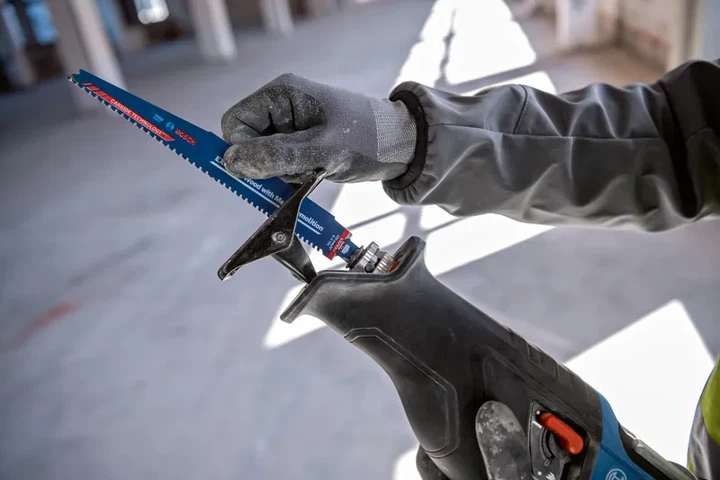 Akumulatorowa piła szablasta Bosch Professional PRO GSA 18V-28 18 V bezszczotkowa 28 mm (06016C0000) - Zdjęcie 4 Akumulatorowa piła szablasta Bosch Professional PRO GSA 18V-28 18 V bezszczotkowa 28 mm (06016C0000) - obraz 4