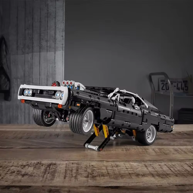 Конструктор Technic Dodge Charger Домініка Торетто Форсаж, 1077 деталей - зображення 2