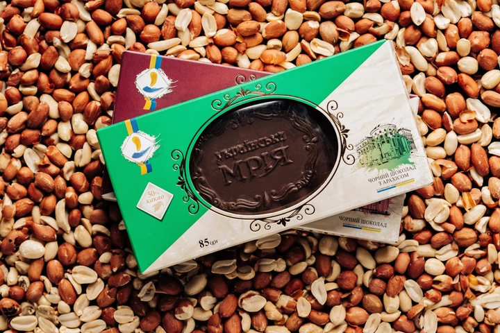Шоколад чорний з арахісом "УКРАЇНСЬКА МРІЯ" 85г Goluba Sweets - Фото 1 Шоколад чорний з арахісом "УКРАЇНСЬКА МРІЯ" 85г Goluba Sweets - зображення 1