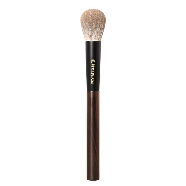 Кисть для румян и хайлайтера REVERSE Sandalwood T71 с круглой головкой, из натурального ворса, ультрамягкая, для начинающих. - изображение 4