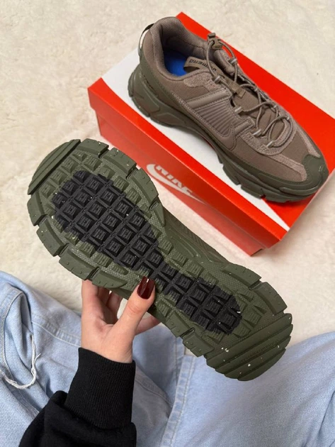 Кросівки Nike Air Zoom Vomero Roam Mink Brown Medium Olive 42 - Фото 8 Кросівки Nike Air Zoom Vomero Roam Mink Brown Medium Olive 42 - зображення 8