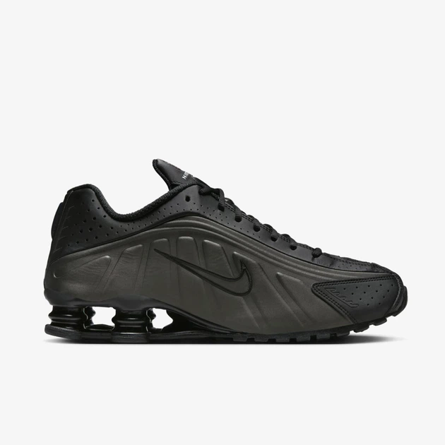 Кросівки чоловічі Nike Shox R4 40 Чорний HQ1988-001 - Фото 9 Кросівки чоловічі Nike Shox R4 40 Чорний HQ1988-001 - зображення 9