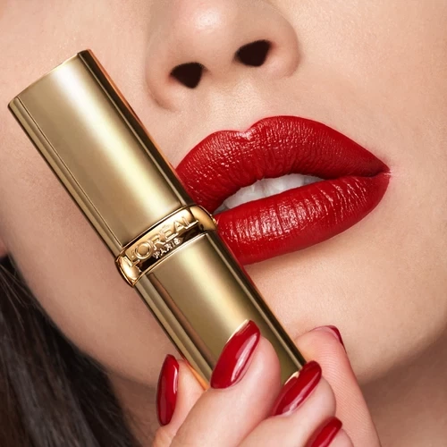 L'Oreal Paris Color Riche Помада для губ № 300 "Le Rouge Paris" - Фото 2 L'Oreal Paris Color Riche Помада для губ № 300 "Le Rouge Paris" - зображення 2