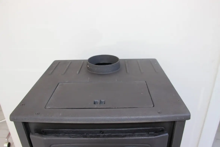 Камінна піч на дровах EFORISI PRO-2 20 13,3 кВт з духовкою та бічним склом, чавунна топка, чорна - Фото 4 Камінна піч на дровах EFORISI PRO-2 20 13,3 кВт з духовкою та бічним склом, чавунна топка, чорна - зображення 4