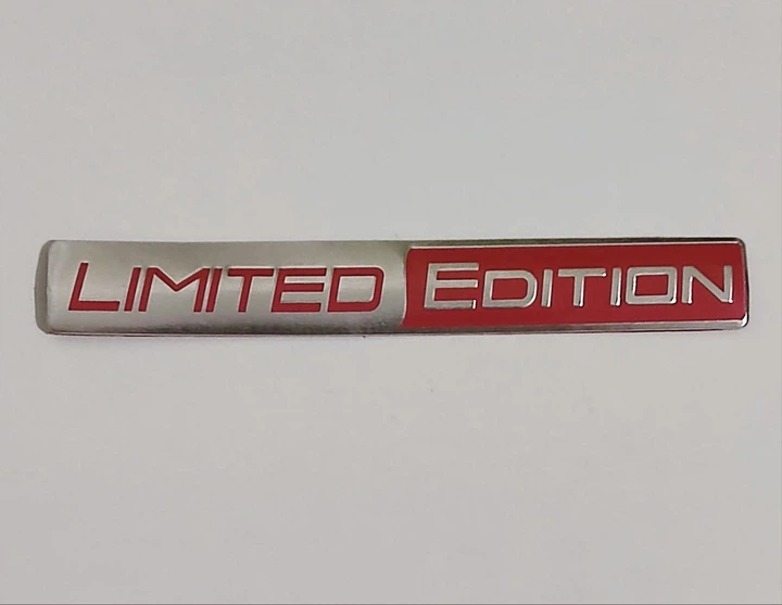 Металлическая 3D наклейка шильдик "Limited Edition" 10.6х1.1 см — алюминиевая эмблема на авто, салон, багажник, мотоцикл, скутер и велосипед (Серебристо-красный), 1 шт - изображение 5