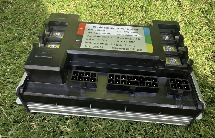 Контролер для велоскутера Crosser CR-1 та CR-2 універсальний 48V-60VNEWблок керування електровелосипедом - Фото 3 Контролер для велоскутера Crosser CR-1 та CR-2 універсальний 48V-60VNEWблок керування електровелосипедом - зображення 3