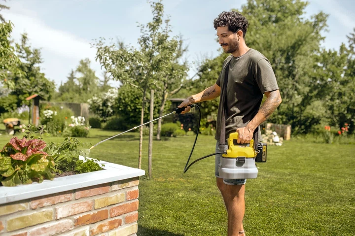 Обприскуватель аккумуляторный Karcher 4 л 1 8 кг для растений 18В - изображение 10