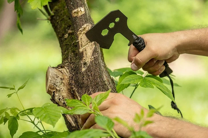 Универсальный топор Neo Tools, стальная рукоятка с паракордом, 3 отверстия для откручивания винтов M10, M13, M16, 26 см, 266 г, нейлоновый чехол. - изображение 4