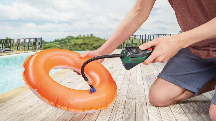 Автомобильный аккумуляторный компрессор Bosch EasyPump, 3.6 В, 3 А·ч, 10.3 бар, 10 л/мин, 0.4 кг. - изображение 4