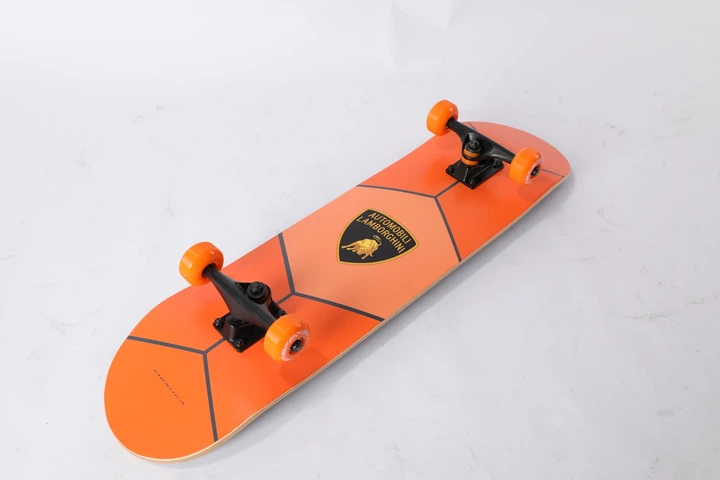 Скейтборд Lamborghini 31x8 помаранчевий, клен/алюміній, ABEC-7 - Фото 3 Скейтборд Lamborghini 31x8 помаранчевий, клен/алюміній, ABEC-7 - зображення 3