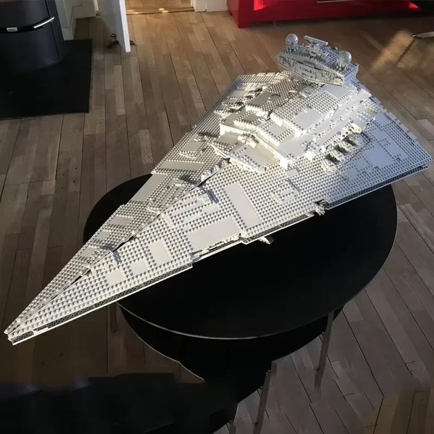 Конструктор Star Wars UCS Imperial Star Destroyer, Імперський зоряний руйнівник, 4784 деталей - Фото 4 Конструктор Star Wars UCS Imperial Star Destroyer, Імперський зоряний руйнівник, 4784 деталей - зображення 4