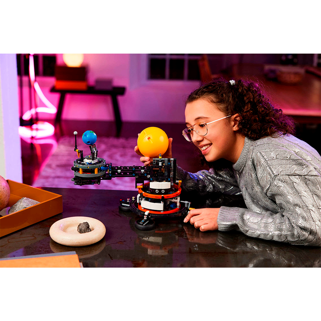 Конструктор LEGO Technic Земля и Луна на орбите 526 деталей (42179) - изображение 9