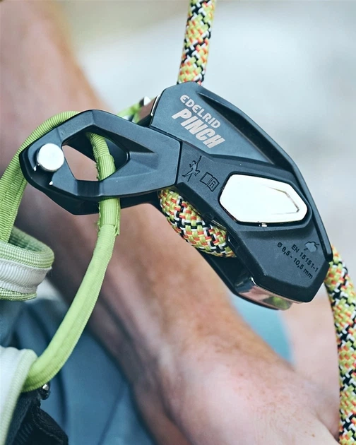 Пристрій для страхування та спуску Edelrid Pinch (4028545204710) - Фото 15 Пристрій для страхування та спуску Edelrid Pinch (4028545204710) - зображення 15