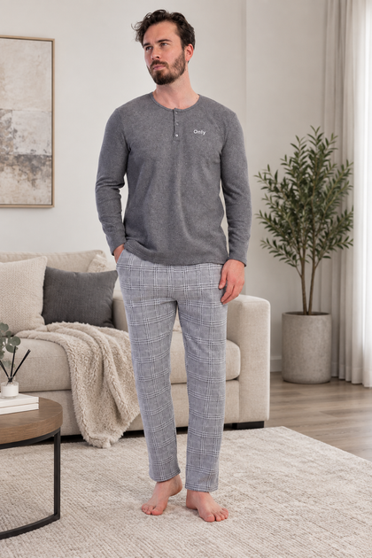 Мужская теплая пижама Gentleman Grey лонгслив и штаны в клетку big size серая 3XL - Фото 1 Мужская теплая пижама Gentleman Grey лонгслив и штаны в клетку big size серая 3XL - изображение 1