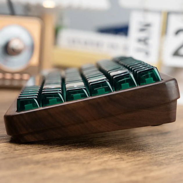Беспроводная механическая клавиатура Womier WD75 V2 Green, корпус из натурального дерева, 75%, RGB подсветки 2.4G/Bluetooth/USB - Фото 3 Беспроводная механическая клавиатура Womier WD75 V2 Green, корпус из натурального дерева, 75%, RGB подсветки 2.4G/Bluetooth/USB - изображение 3