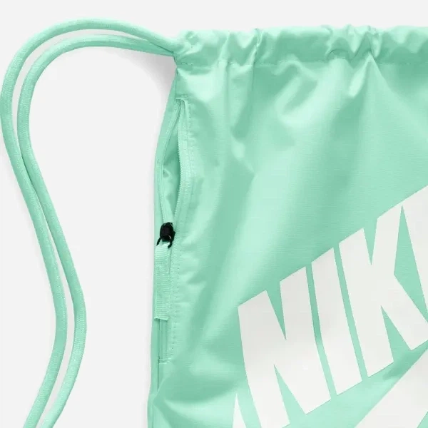Рюкзак спортивный тканевый 13 л вмещает формат А4 Nike Nk Heritage Drawstring DC4245-353 Мятный (198481650422) - Фото 4 Рюкзак спортивный тканевый 13 л вмещает формат А4 Nike Nk Heritage Drawstring DC4245-353 Мятный (198481650422) - изображение 4