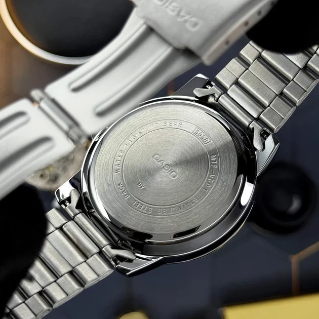Чоловічий годинник Casio MTP-VD01D-1B з мінеральним склом, чорним циферблатом і сріблястим браслетом - зображення 5
