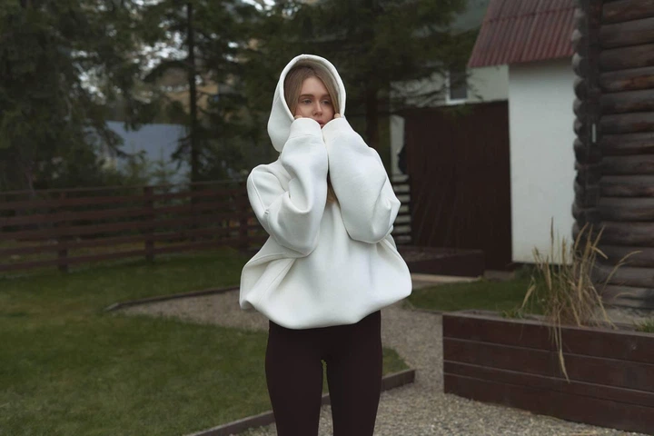 Худи Unisex из турецкой тринитки пенье на флисе с вышивкой ukraine на спине 42-50 молоко - Фото 3 Худи Unisex из турецкой тринитки пенье на флисе с вышивкой ukraine на спине 42-50 молоко - изображение 3