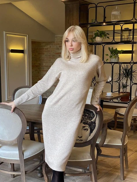 Тепла жіноча ангорова сукня міді з високим коміром, колір бежевий 46-48 - Фото 1 Тепла жіноча ангорова сукня міді з високим коміром, колір бежевий 46-48 - зображення 1