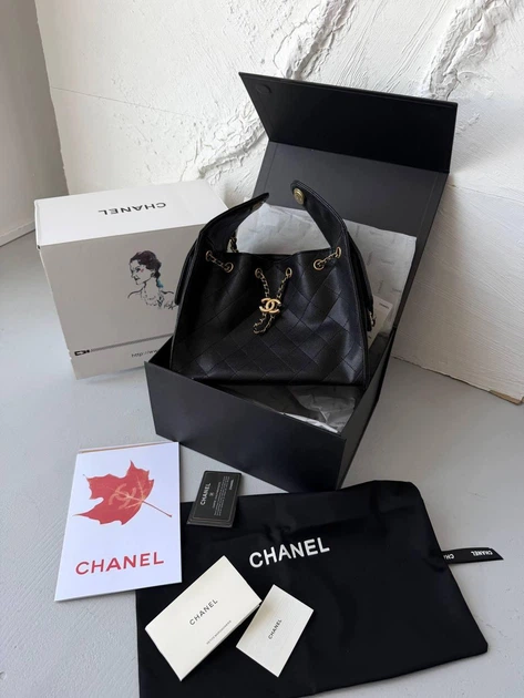 Жіноча сумка Chanel чорна зі шкіри зі стьобаним дизайном та золотистою фурнітурою 27×20×13 см - зображення 2