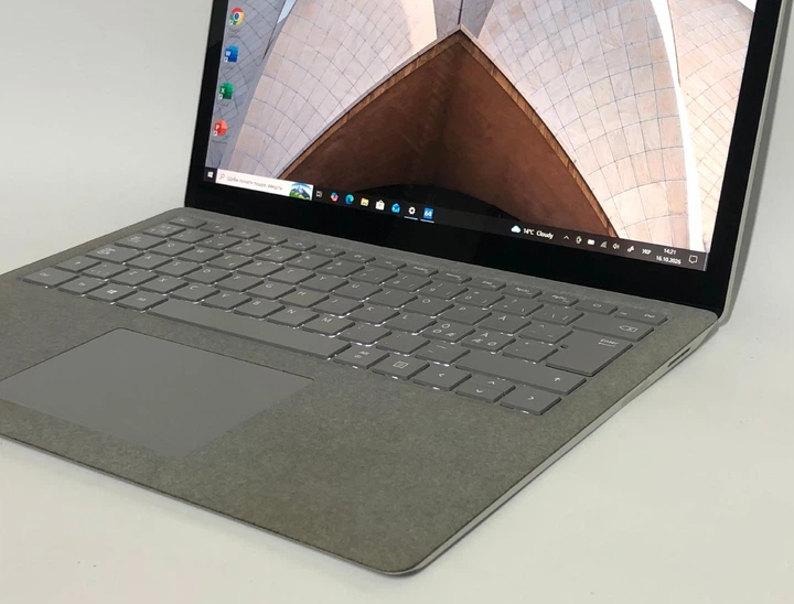 Ноутбук Microsoft Surface Laptop 1 1769 - 13.5" (2256x1504) IPS тачскрин / i5-7300U / 8gb / 256gb ssd / Windows 10 Pro, Б/у - Фото 2 Ноутбук Microsoft Surface Laptop 1 1769 - 13.5" (2256x1504) IPS тачскрин / i5-7300U / 8gb / 256gb ssd / Windows 10 Pro, Б/у - изображение 2