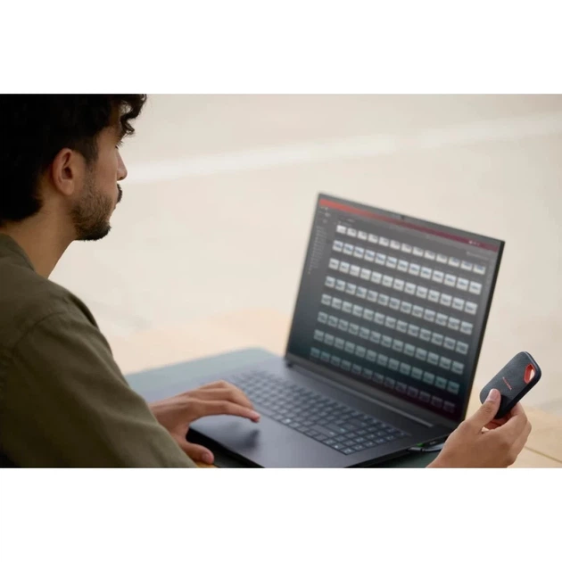 Зовнішній SanDisk SSD Extreme Portable Tripel USB 1 ТБ 2000 МБ/с читання 1800 МБ/с запис (619659223151) - Фото 4 Зовнішній SanDisk SSD Extreme Portable Tripel USB 1 ТБ 2000 МБ/с читання 1800 МБ/с запис (619659223151) - зображення 4